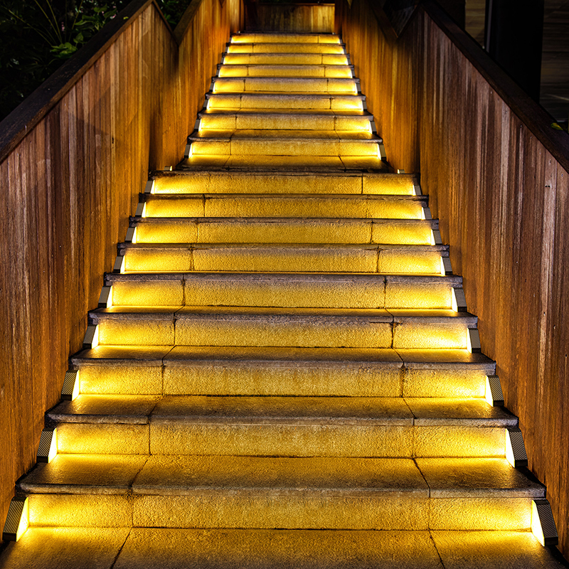 Solar-Powered Step Lights, Out - Deck Step Light avaliação e preço