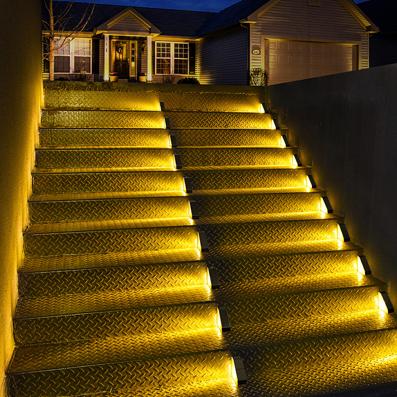 Solar-Powered Step Lights, Out - Deck Step Light avaliação e preço