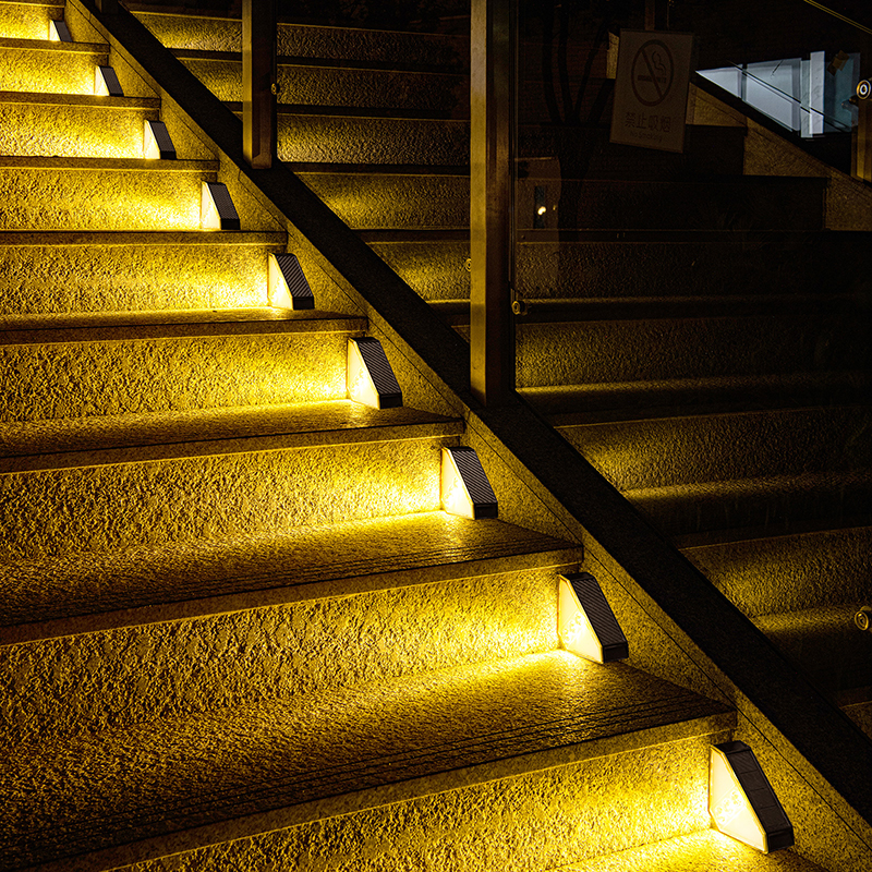 Solar-Powered Step Lights, Out - Deck Step Light avaliação e preço